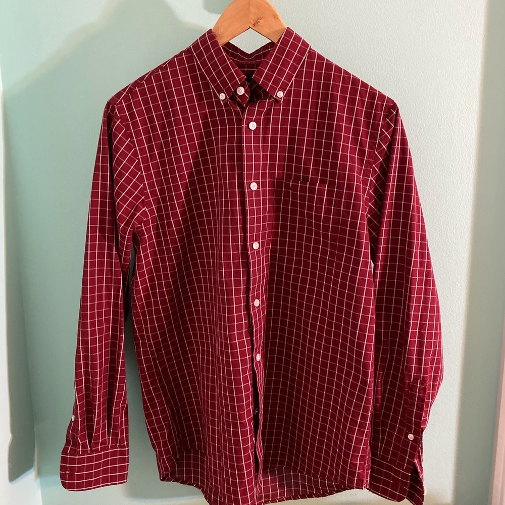Dockers Men’s Red Button Down Shirt. Size S